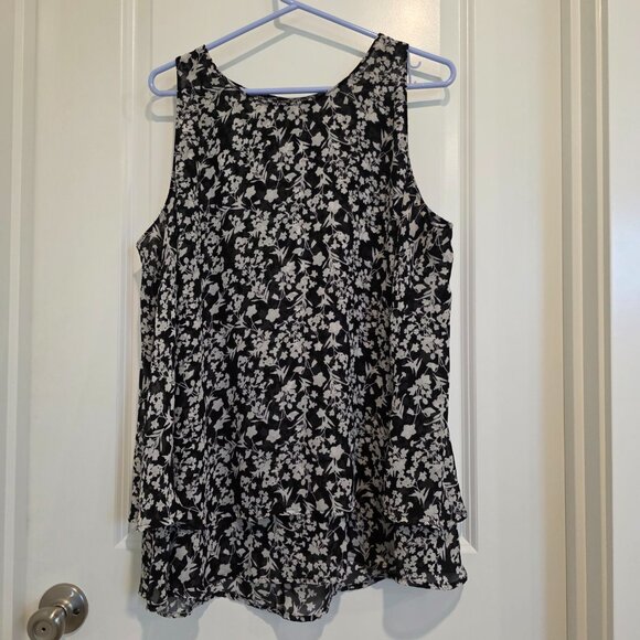 Lane Bryant Chiffon Flowy Tiered Sleeveless Blouse Womens Sz 20 Dark Floral - Picture 2 of 9